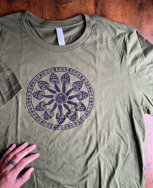 Mushroom t-shirt (moss green)